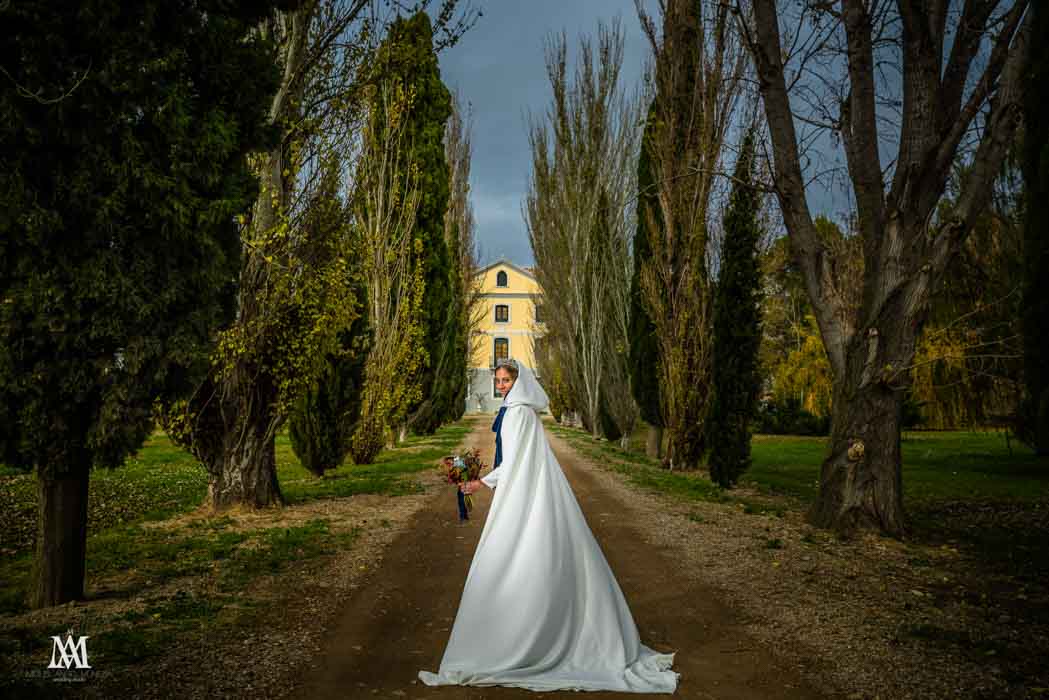 vestido novia real con capa