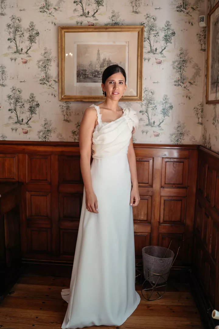 vestido de novia asimetrico